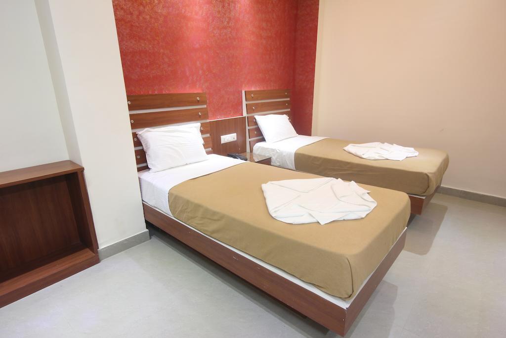 Urmee Hotel Bhubaneswar Exterior foto